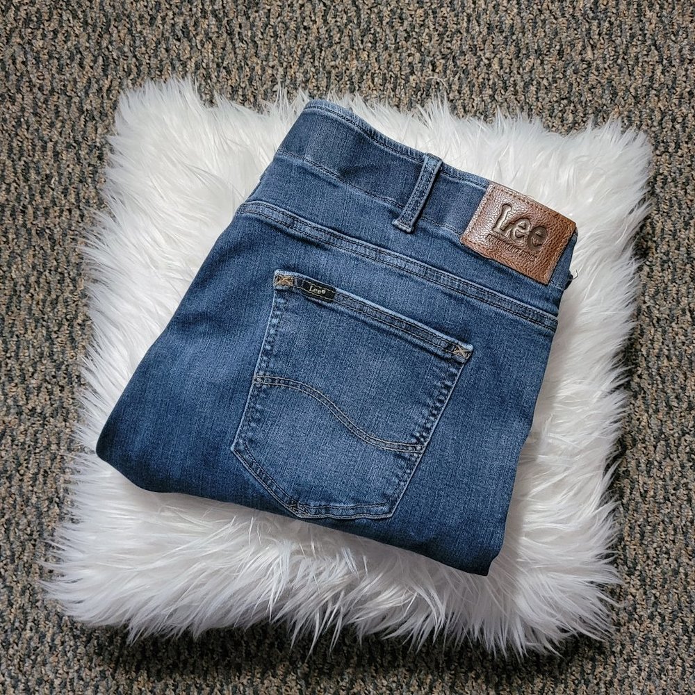 Lee Crop Denim Jeans Size 22W Tagged 42 x 29